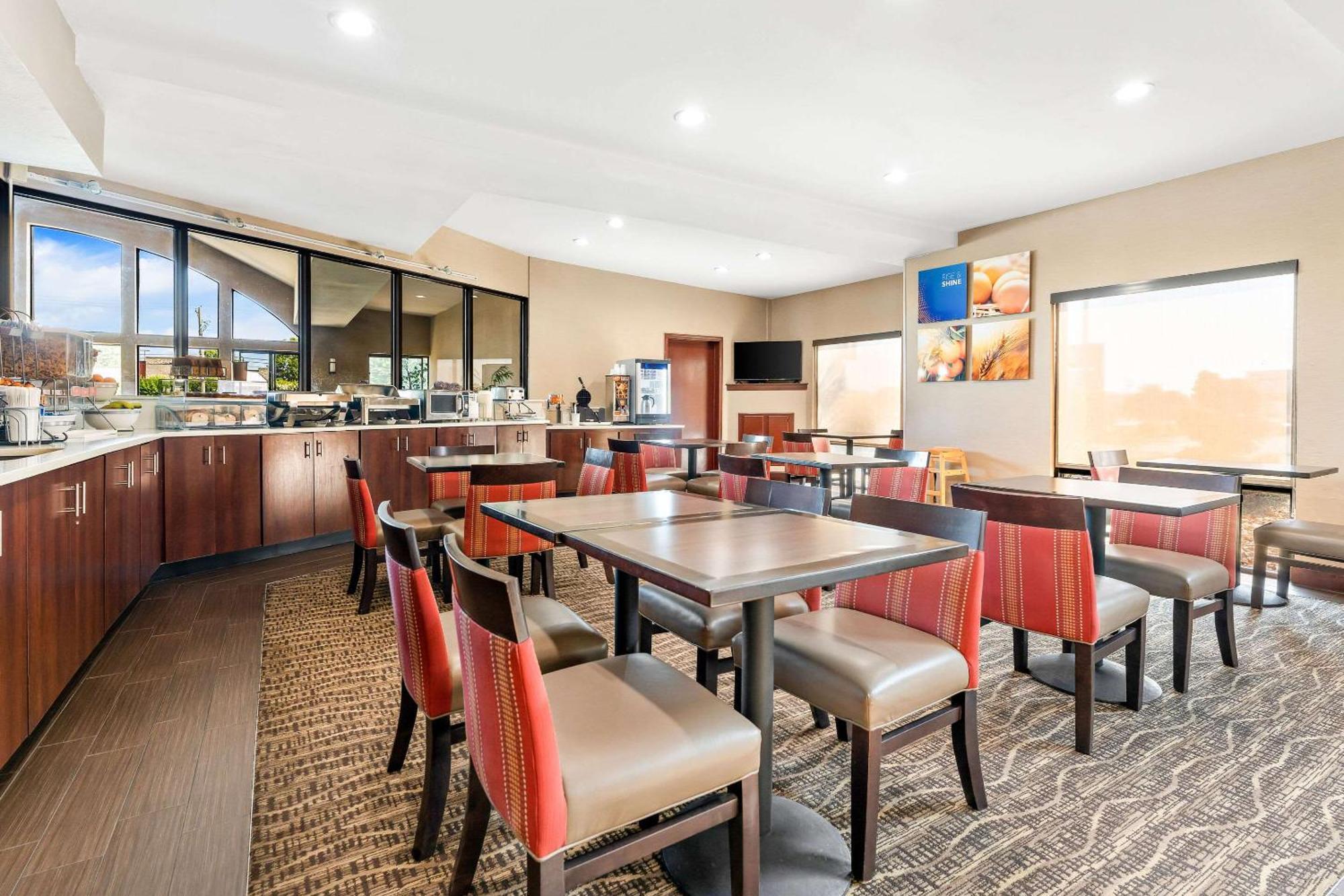 Comfort Suites Near Robins Air Force Base Warner Robins Exterior photo